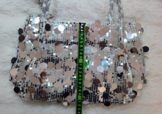 Borsa paillettes effetto metallico