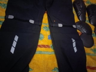 Pantalón moto con protectores