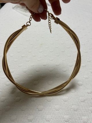 Collar dorado trenzado