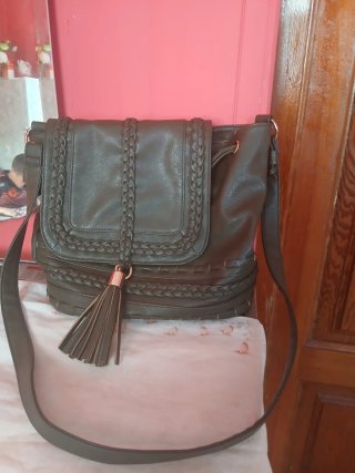 Bolso marrón con flecos