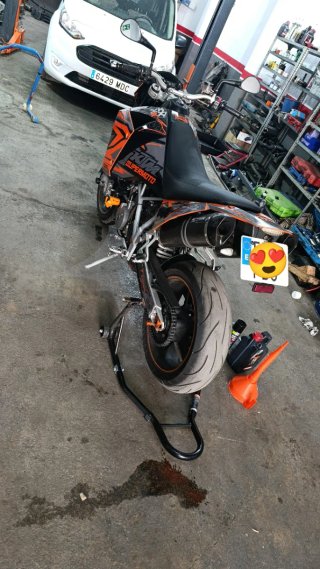 KTM 950 Supermoto Negra y Naranja