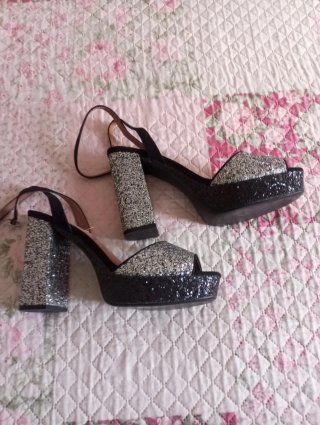 Sandalias de tacón negras