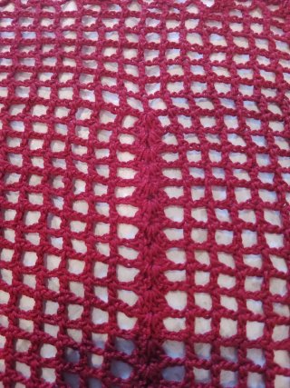 Chal de crochet rojo con flecos