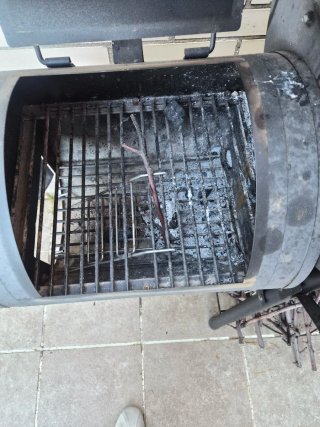 Barbecue a carbone con accessori