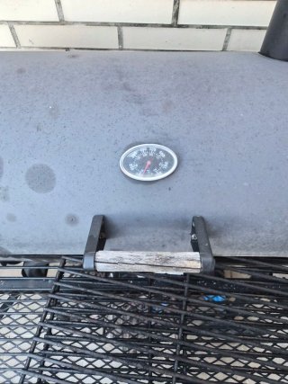 Barbecue a carbone con accessori