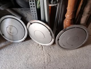 Tapacubos de coche plateados