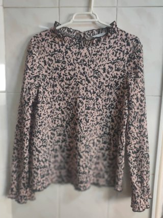 Lote 3 camisetas: beige, azul y estampado tiguesa