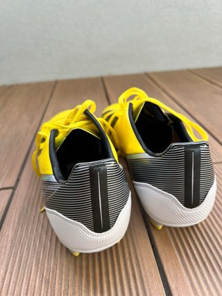 Chuteiras Adidas F30 Amarelas