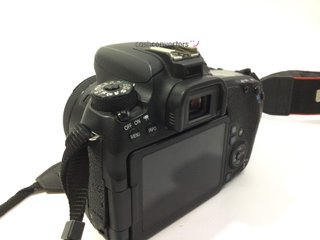 camara digital reflex canon eos 77d