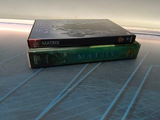 Película en VHS + DVD del clásico de ciencia ficción Matrix