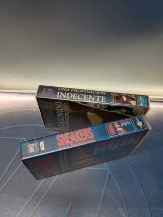 2 VHS, especial Robert Redford, Sneakers + Una proposición indecente