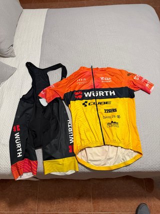 Maillot y culotte ciclismo Würth