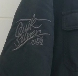 LOTE 26°:1 Chaqueta  QuikSilver, 1 jersey.Talla 14