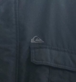 LOTE 26°:1 Chaqueta  QuikSilver, 1 jersey.Talla 14