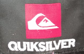 LOTE 26°:1 Chaqueta  QuikSilver, 1 jersey.Talla 14