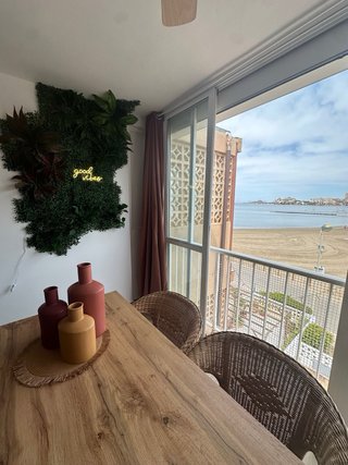 Conjunto mesa y 4 sillas comedor
