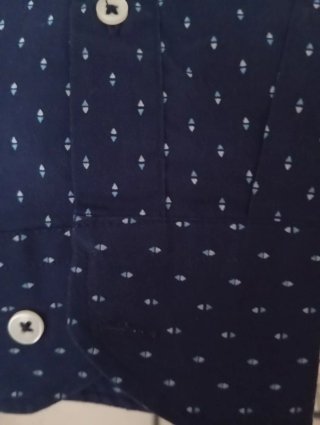 Camisa azul de manga larga