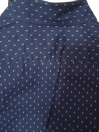 Camisa azul de manga larga