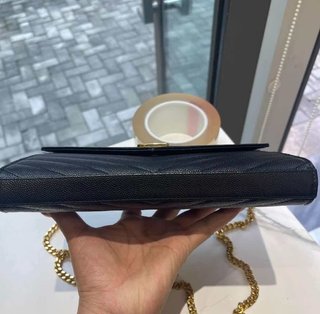 Bolso YSL Kate Pequeño Negro Piel Dorado