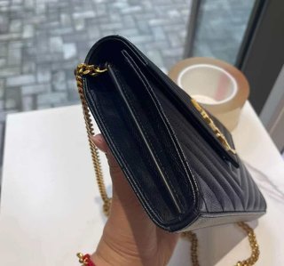 Bolso YSL Kate Pequeño Negro Piel Dorado