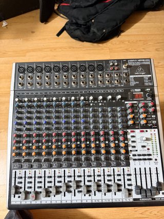Behringer Xenyx X2442 USB Mezclador