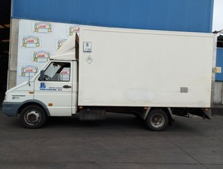 Iveco 1152221 puerta delantera derecha daily caja