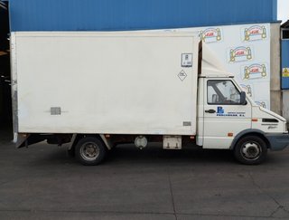 Iveco 1152221 puerta delantera derecha daily caja