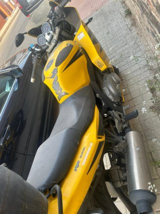 Suzuki Deportiva Amarilla