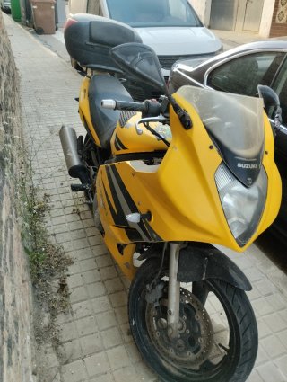 Suzuki Deportiva Amarilla
