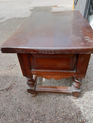 Mesa auxiliar de madera