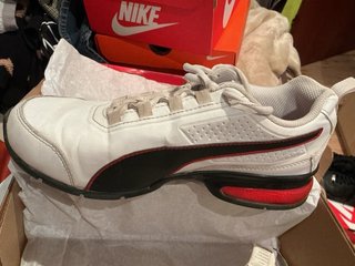Zapatillas Puma, talla 40.