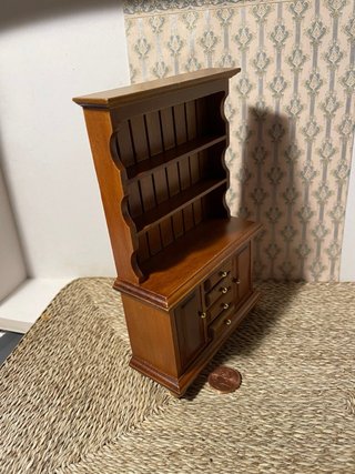 Piattaia in legno per casa delle bambole