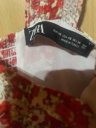 Vestido Zara floral rojo