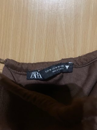 Vestido Zara marrón con volantes