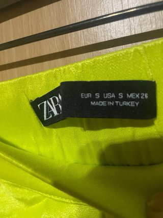 Falda midi verde neón