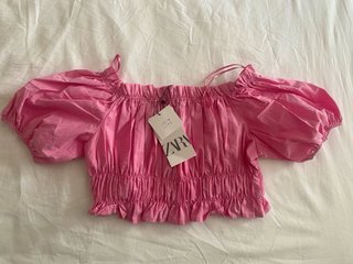 Top rosa hombros descubiertos Zara