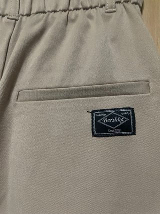 Bermudas mujer beige con cadena