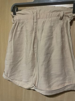 Bermudas mujer beige con cadena