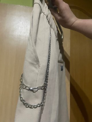 Bermudas mujer beige con cadena