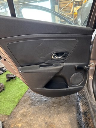 ELEVALUNAS TRASERO IZQUIERDO Renault Megane III Berlina 5P (2008->)