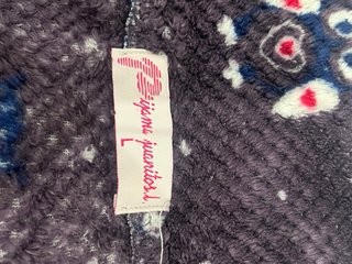 Bata morada con estampado de búhos