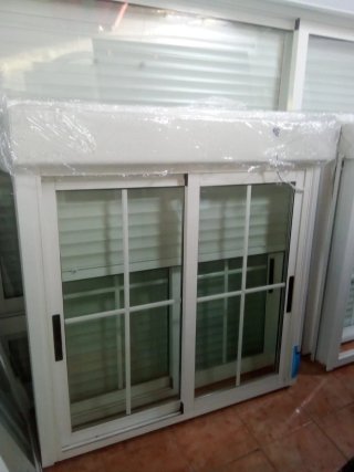 Ventana aluminio con persiana