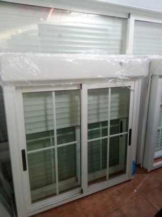 Ventana aluminio con persiana