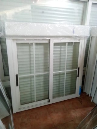 Ventana aluminio con persiana