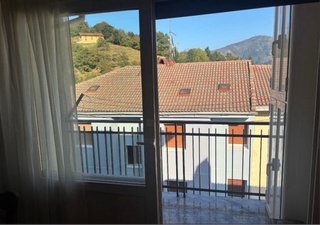 Amplia habitación con terraza.