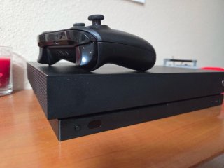Xbox One X 1TB + 2 Mandos Negro