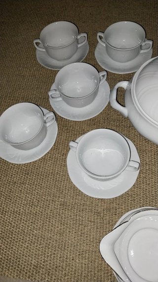 Juego de consome o desayuno con salsera y sopera