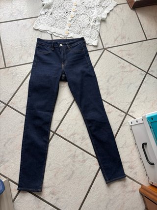 Completo jeans e maglia bianca