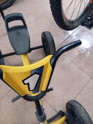 Coche pedales niño 4-7 años amarillo. No hago enví