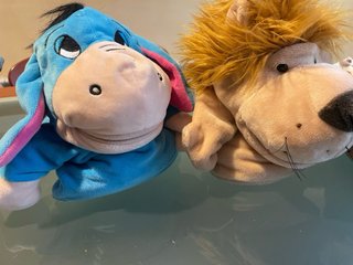 Muñecos de mano . Los 3 4€ . Están nuevos